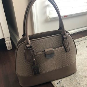 Vera Wang Hand bag